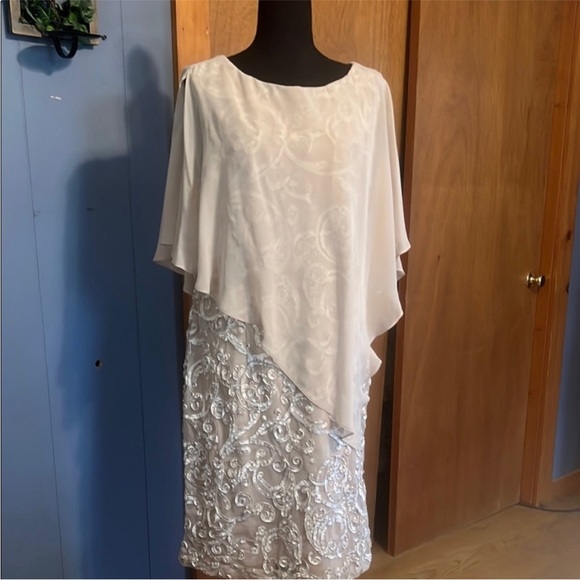 Studio one appliqué dress with sheer overlay. - Picture 10 of 10